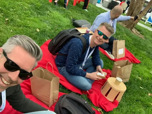 

Leisurely having fun outdoors wearing green goggles & a smile! #