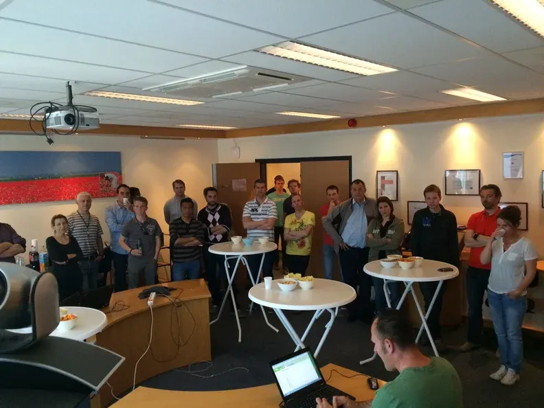Discover the "R" service at the building’s conference-